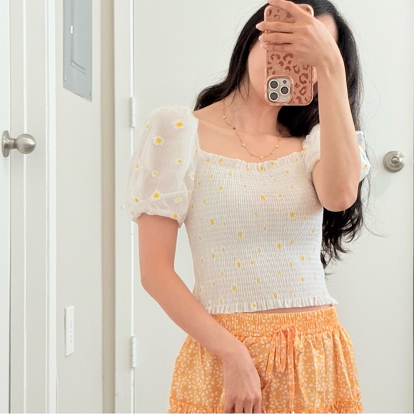 #017 Smocked Puff Sleeve Top – White Daisy – Women’s XS S – On/Off Shoulder - Picture 3 of 8